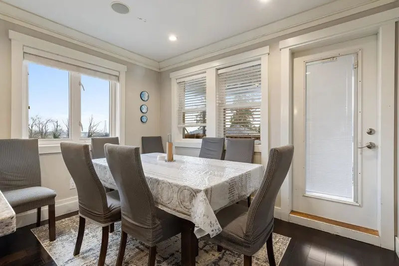 8363 VICTORIA DRIVE - photo 3 of 18