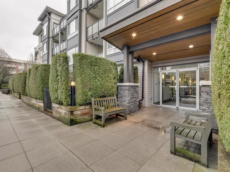 404 2943 NELSON PLACE - photo 2 of 25