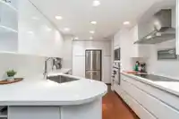 503 15025 VICTORIA AVENUE - thumbnail 10