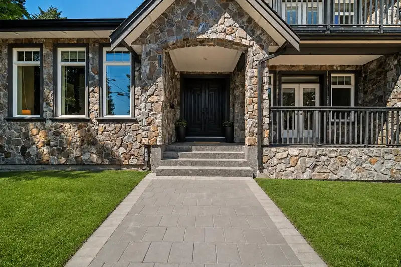 13101 14 AVENUE - photo 4 of 25