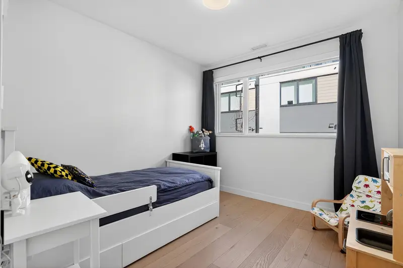 225 650 E 2ND STREET - photo 4 of 25