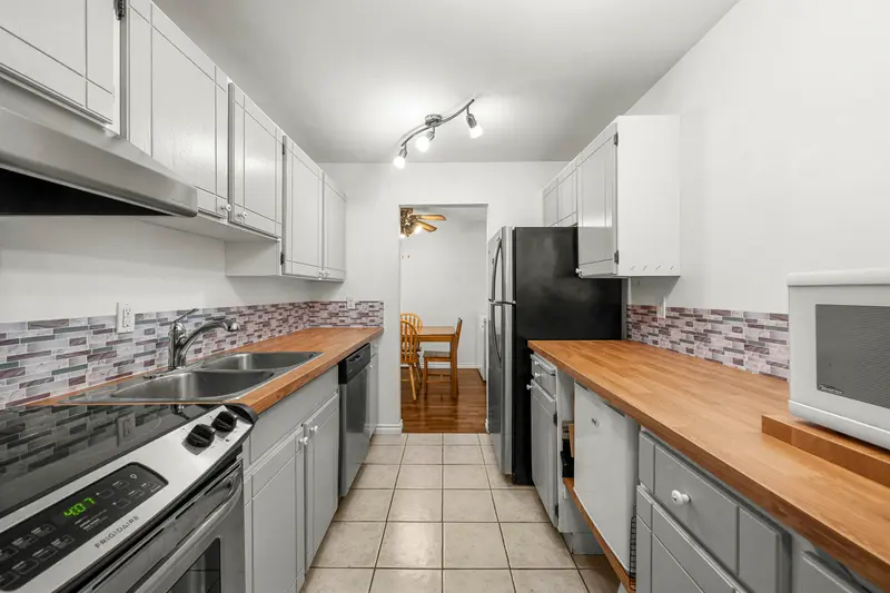 312 3451 SPRINGFIELD DRIVE - photo 3 of 25