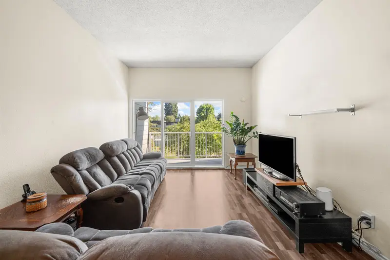 312 3451 SPRINGFIELD DRIVE - photo 4 of 25