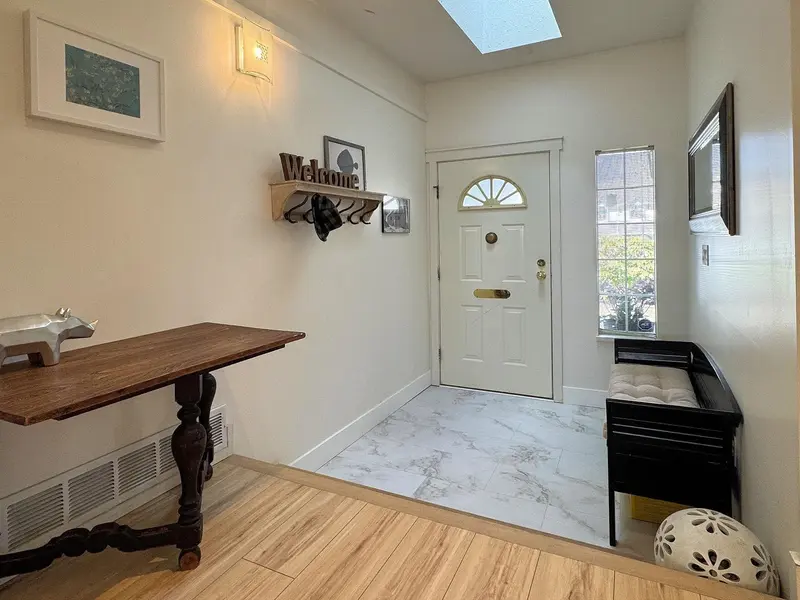 17192 63 AVENUE - photo 4 of 25