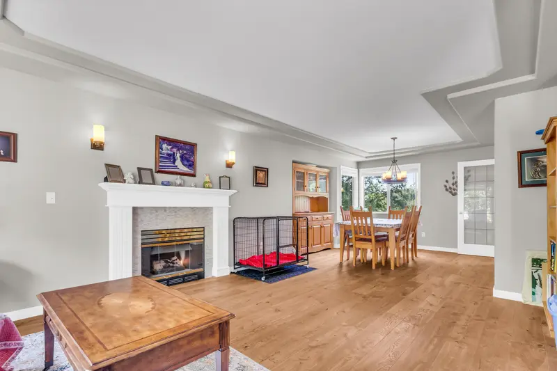 23547 108 AVENUE - photo 2 of 25