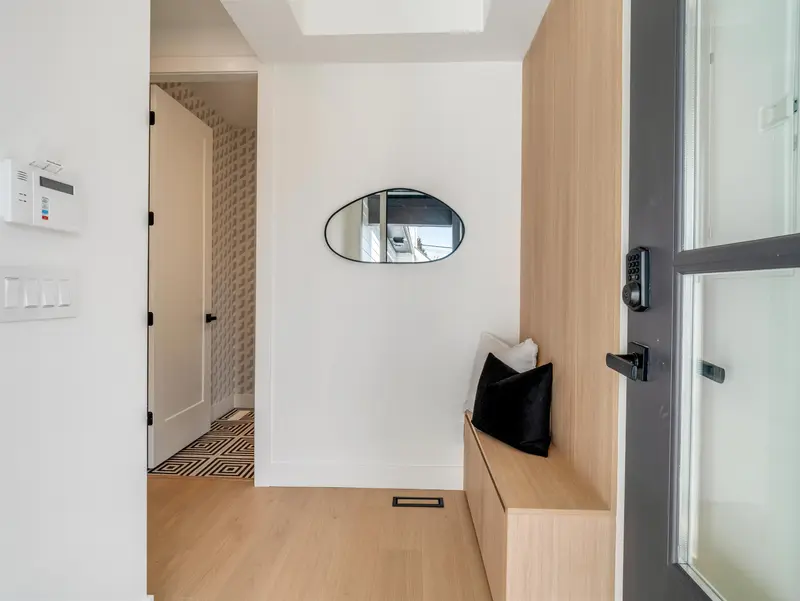 104 359 LAVAL STREET - photo 1 of 25