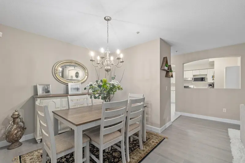 208 20976 56 AVENUE - photo 4 of 25