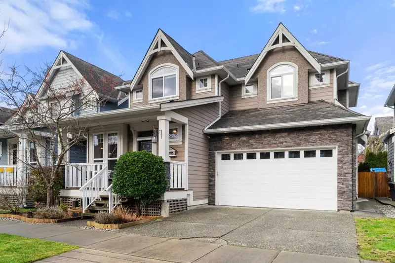 17327 1 AVENUE - photo 1 of 40