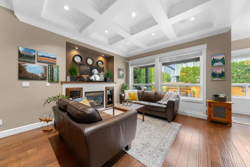 17327 1 AVENUE - photo 3 of 40