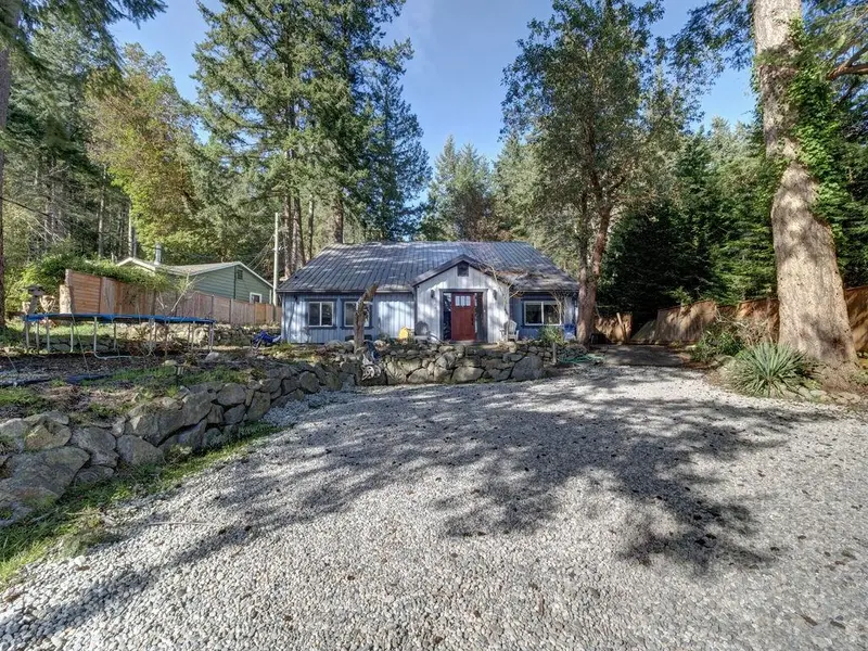 9168 SUNSHINE COAST HIGHWAY - photo 3 of 25