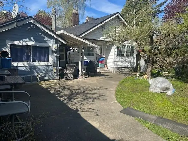 2872 MCKENZIE AVENUE - photo 1 of 14