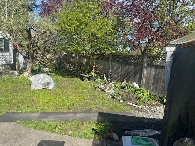 2872 MCKENZIE AVENUE - photo 3 of 14