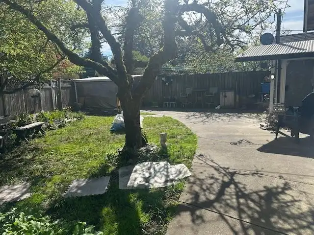 2872 MCKENZIE AVENUE - photo 4 of 14