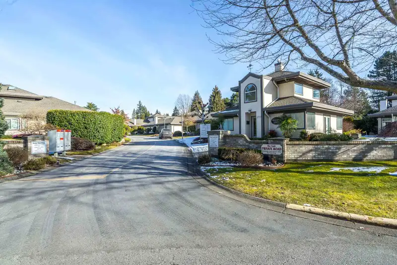 3 12925 17 AVENUE - photo 2 of 40