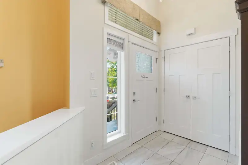 15878 29A AVENUE - photo 2 of 39