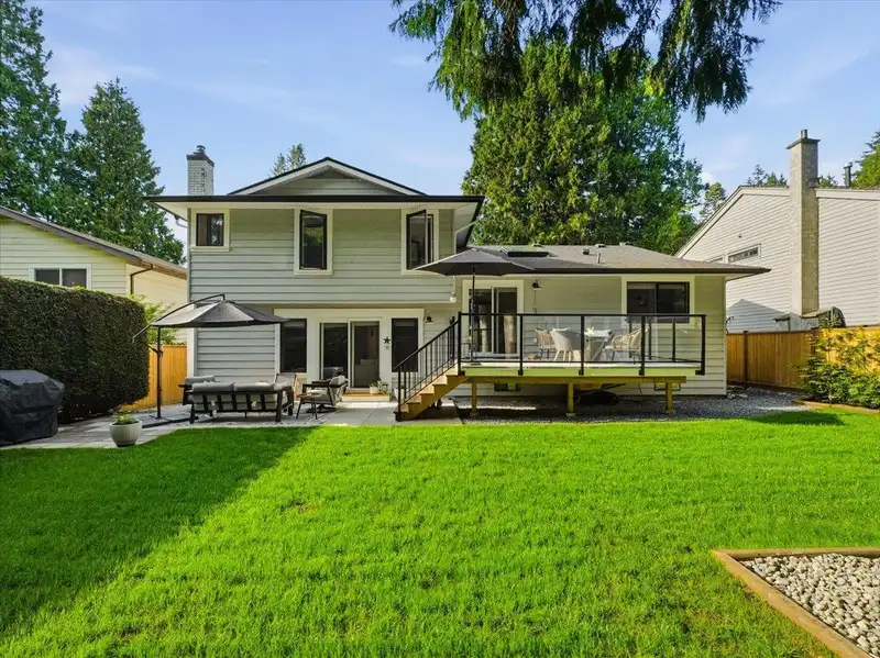 12674 19 AVENUE - photo 4 of 37