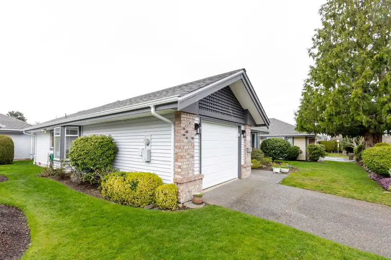 14228 19A AVENUE - photo 3 of 38