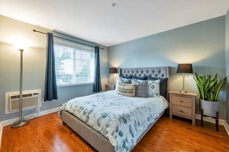 206 15357 ROPER AVENUE - photo 4 of 33