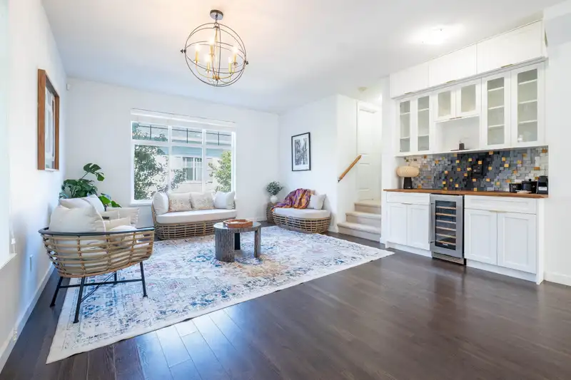 100 15268 28 AVENUE - photo 1 of 40