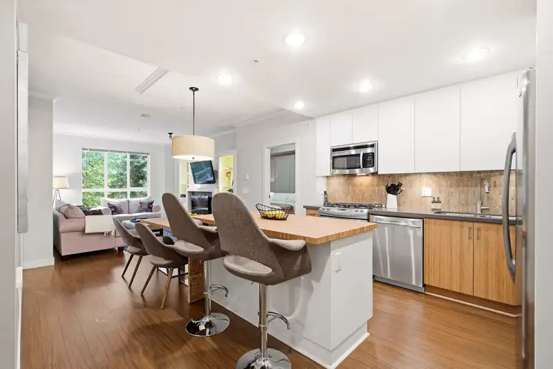 210 15428 31 AVENUE - photo 3 of 25