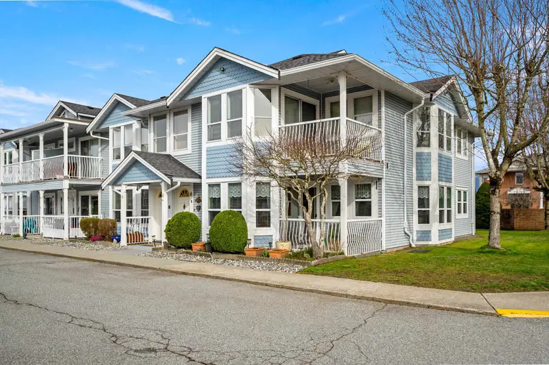 13 20554 118TH AVENUE - photo 1 of 25