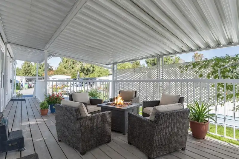 169 1840 160 STREET - photo 2 of 37