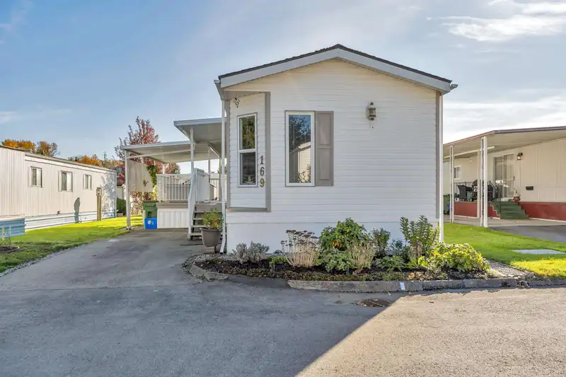169 1840 160 STREET - photo 3 of 37