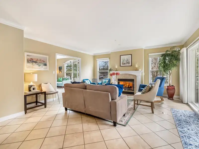501 1725 128 STREET - photo 4 of 37