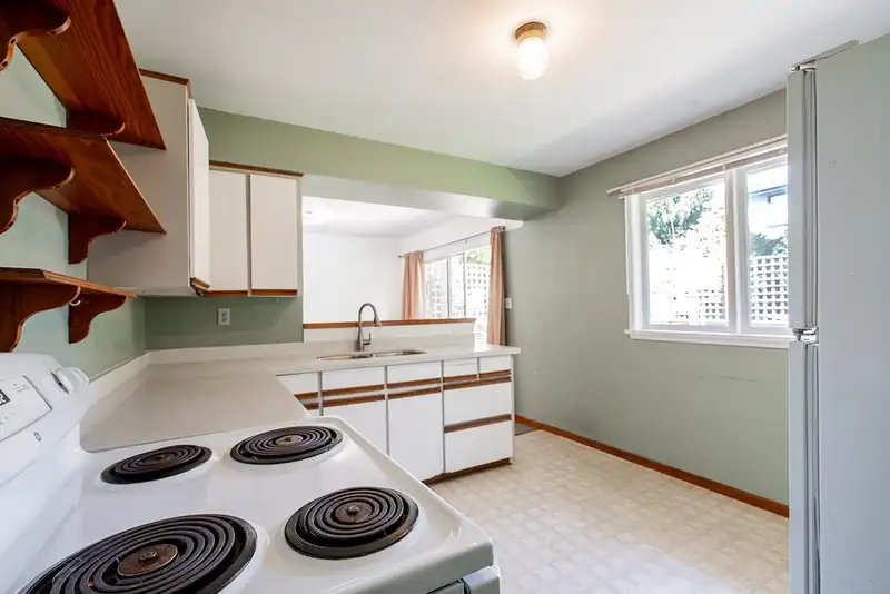 15405 SEMIAHMOO AVENUE - photo 4 of 18