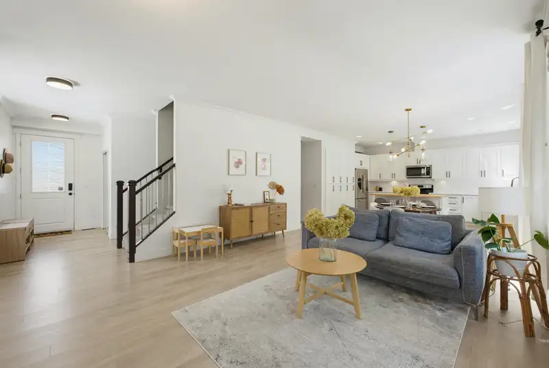 21 15454 32 AVENUE - photo 4 of 25