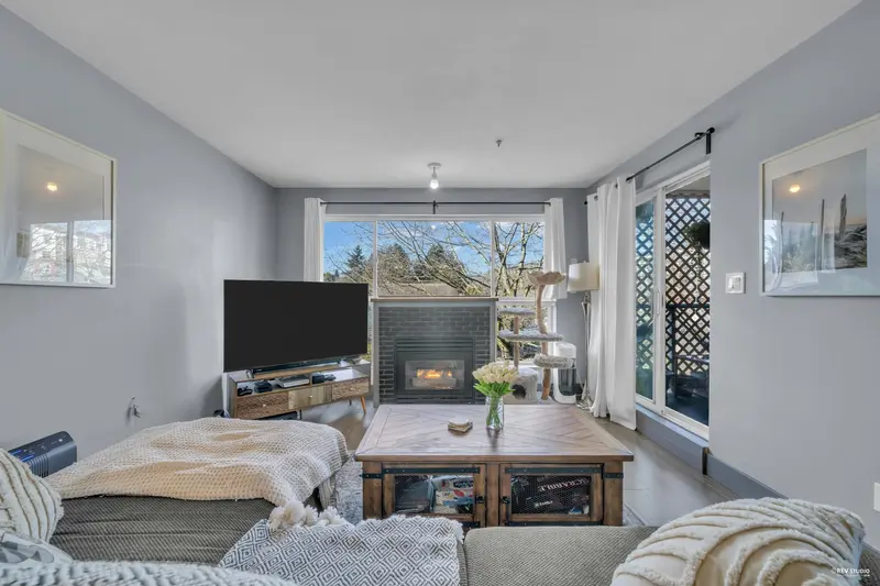 301 6390 196 STREET - photo 2 of 22