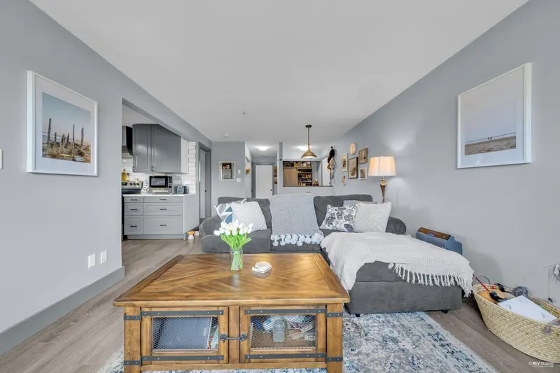 301 6390 196 STREET - photo 3 of 22