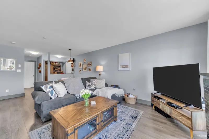 301 6390 196 STREET - photo 4 of 22