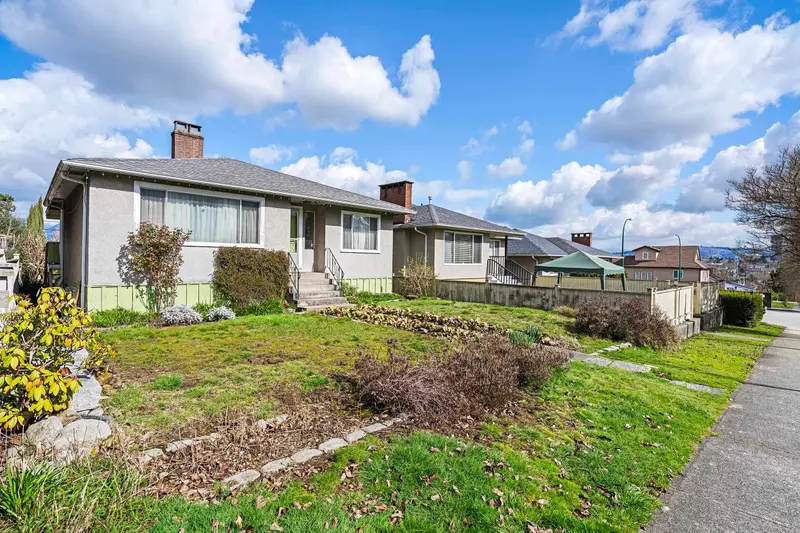 3281 E 2ND AVENUE - photo 1 of 25