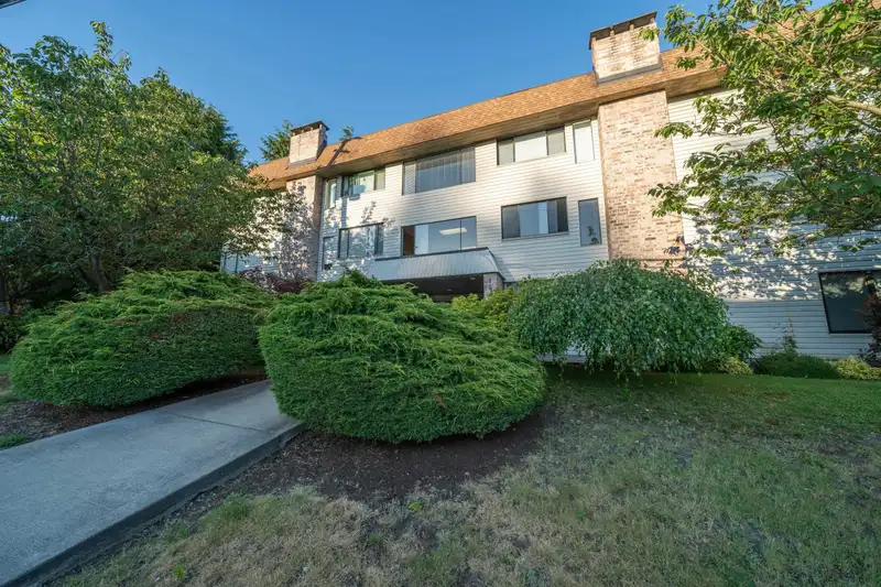 202 1410 BLACKWOOD STREET - photo 2 of 29