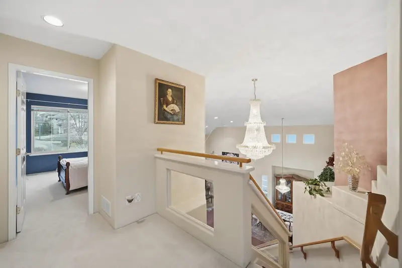 30 LINDEN COURT - photo 4 of 25