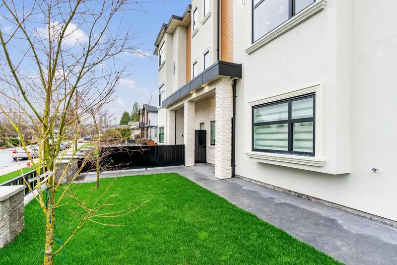 2 8464 15TH AVENUE - photo 2 of 25