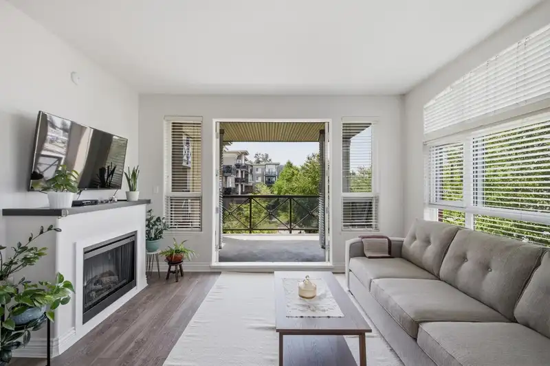 319 2970 KING GEORGE BOULEVARD - photo 3 of 40