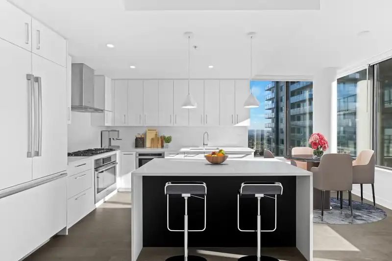 1304 1588 JOHNSTON ROAD - photo 2 of 33