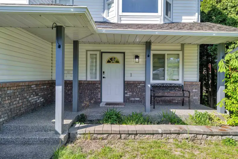 15285 28 AVENUE - photo 4 of 40
