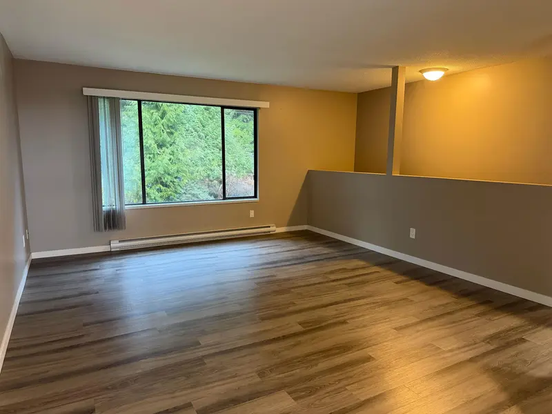 811 REED ROAD - photo 2 of 20