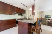 301 1580 MARTIN STREET - thumbnail 8