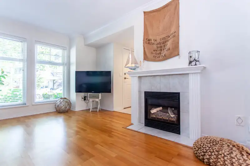 2 15432 16A AVENUE - photo 3 of 32