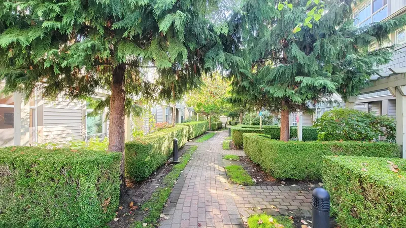 47 15353 100 AVENUE - photo 4 of 25