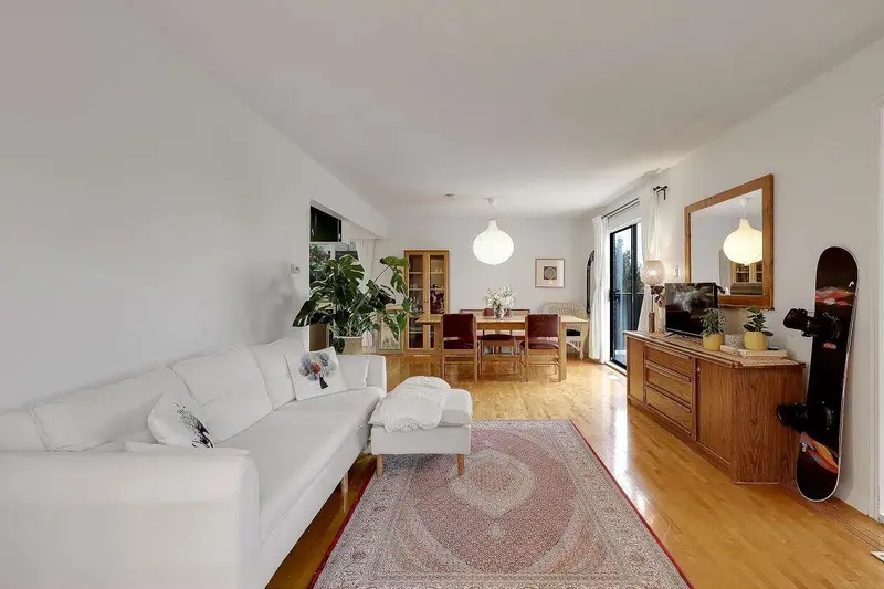 1479 ELINOR CRESCENT - photo 2 of 25