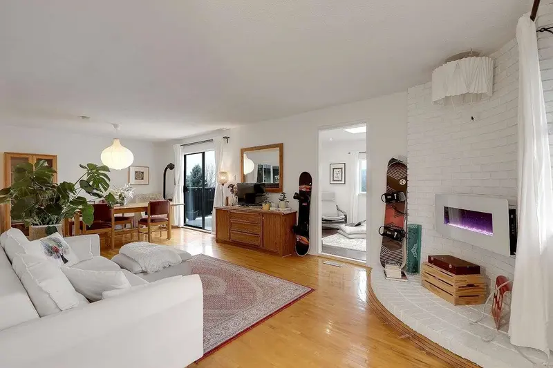 1479 ELINOR CRESCENT - photo 3 of 25