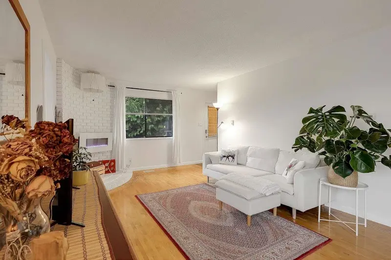 1479 ELINOR CRESCENT - photo 4 of 25