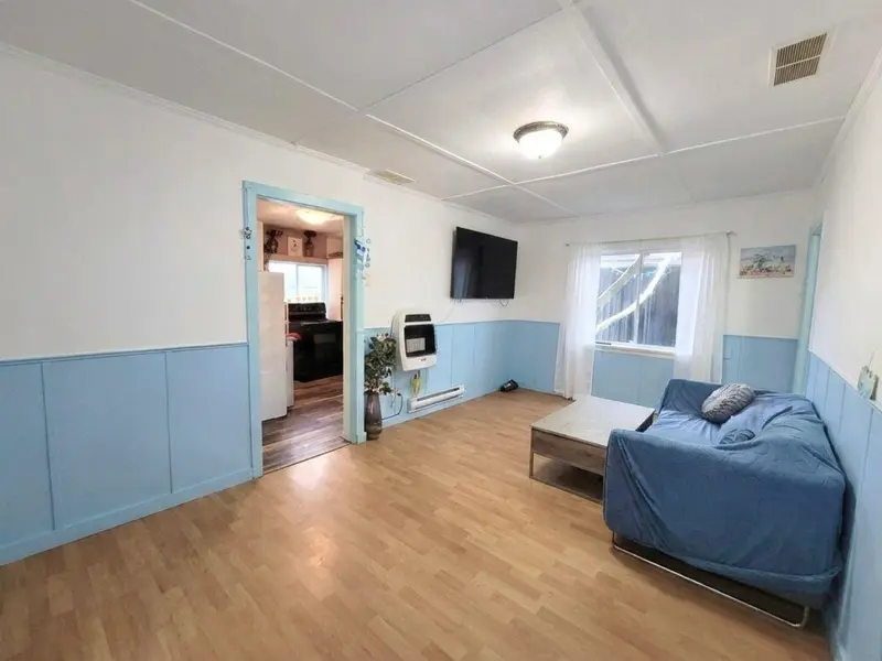 942 LEE STREET - photo 3 of 10