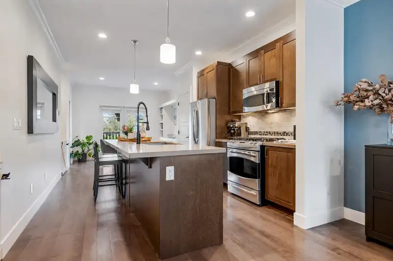 45 17171 2B AVENUE - photo 4 of 33