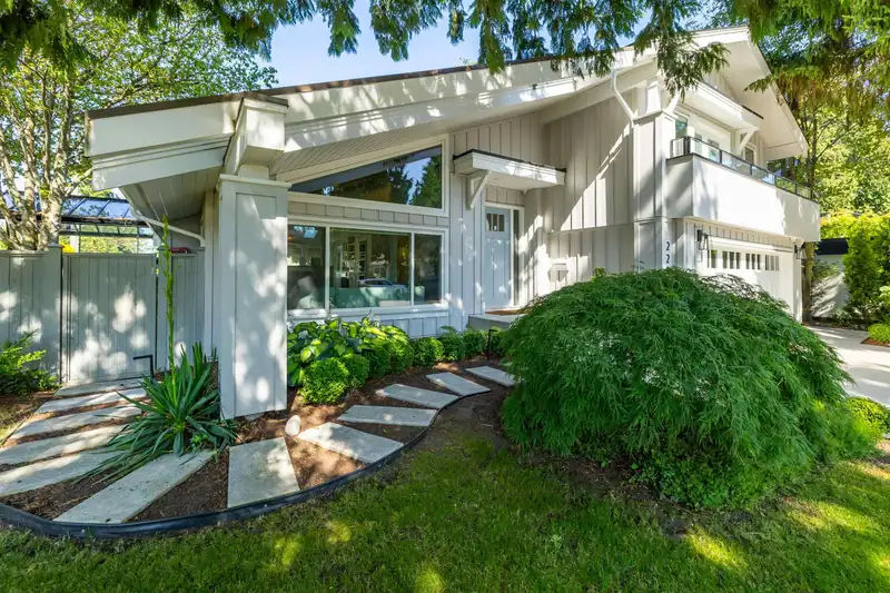 2235 HARBOURGREENE DRIVE - photo 3 of 34